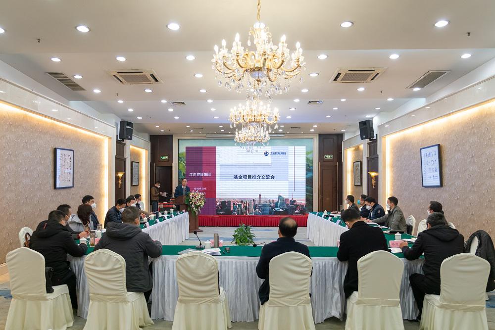 1672393893317586.jpg 董事長主持.jpg